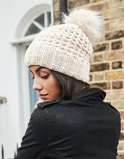 muts-met-pompon-831urb-1.jpg